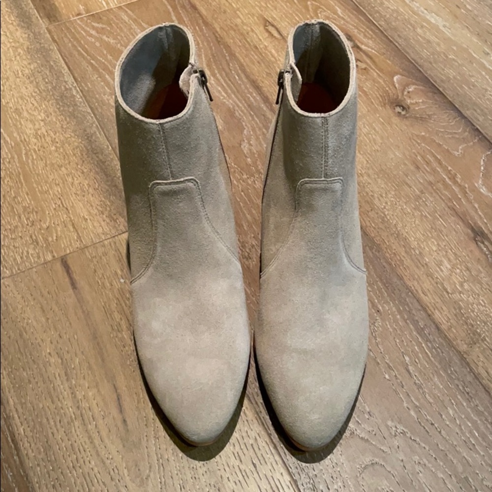 NWOB Soludos Lola Bootie in Mushroom size 10